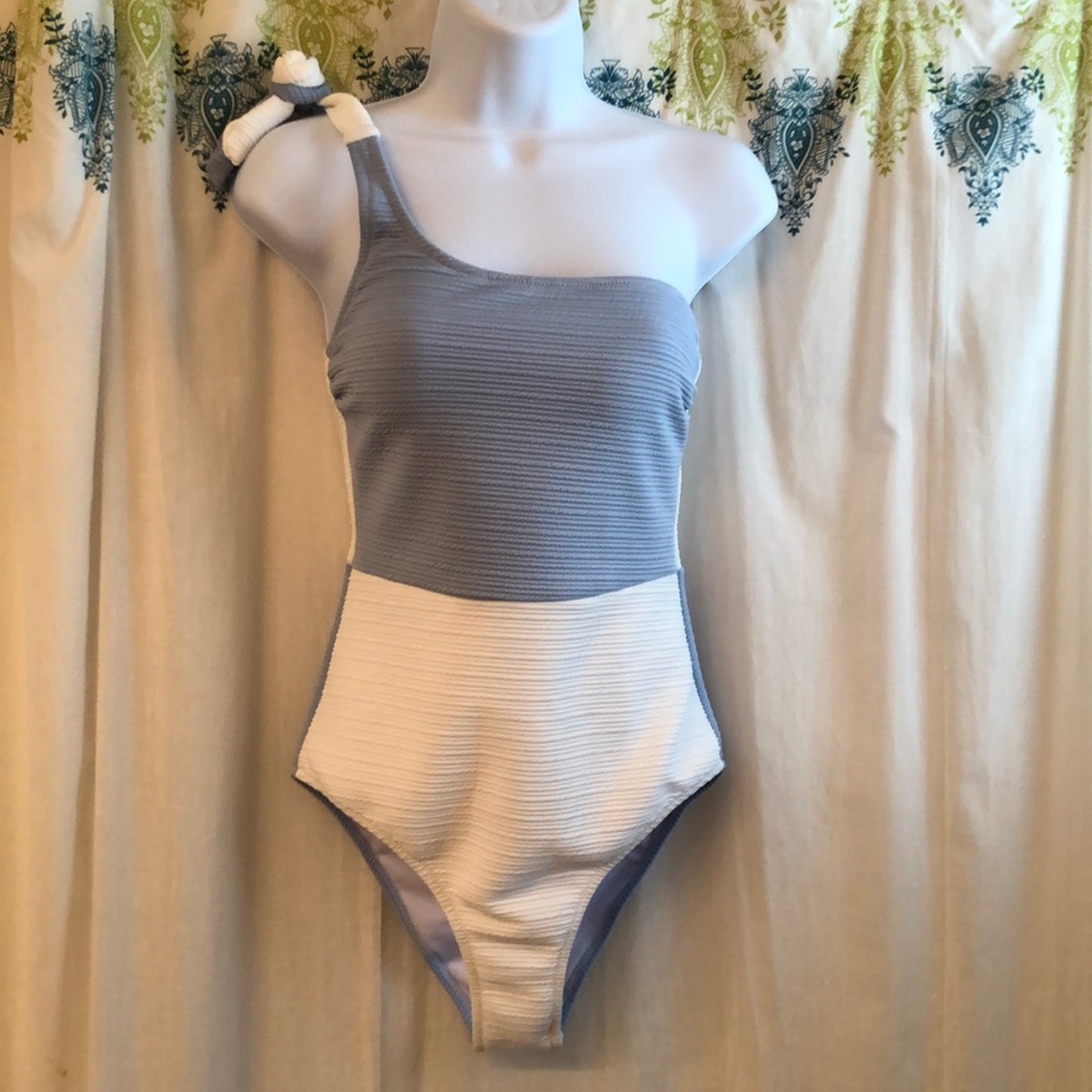 NWT 2019 Best Seller swimsuit